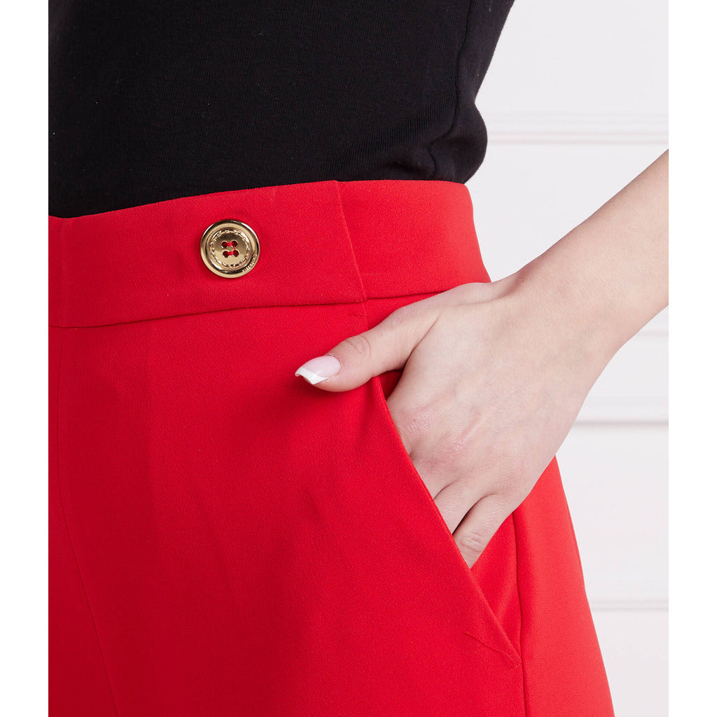 sbozzare pantaloni rossi