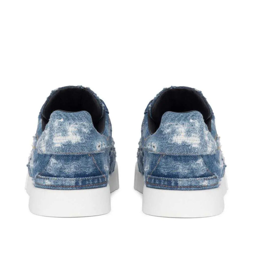 sneakers patch denim
